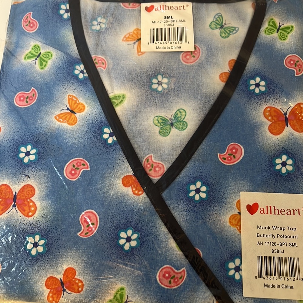 Scrub tops bundle - Picture 3 of 3